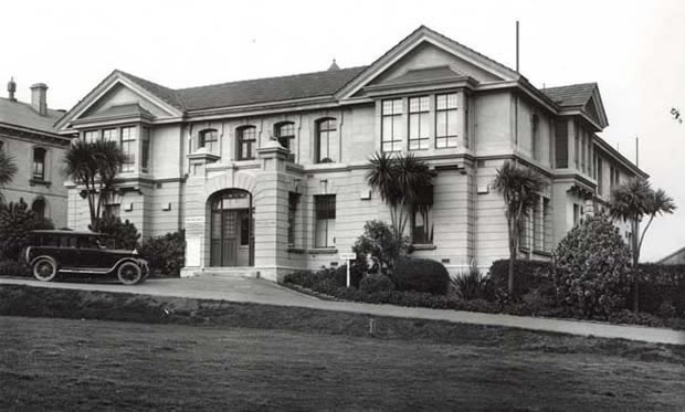 outpatient and laboratory building